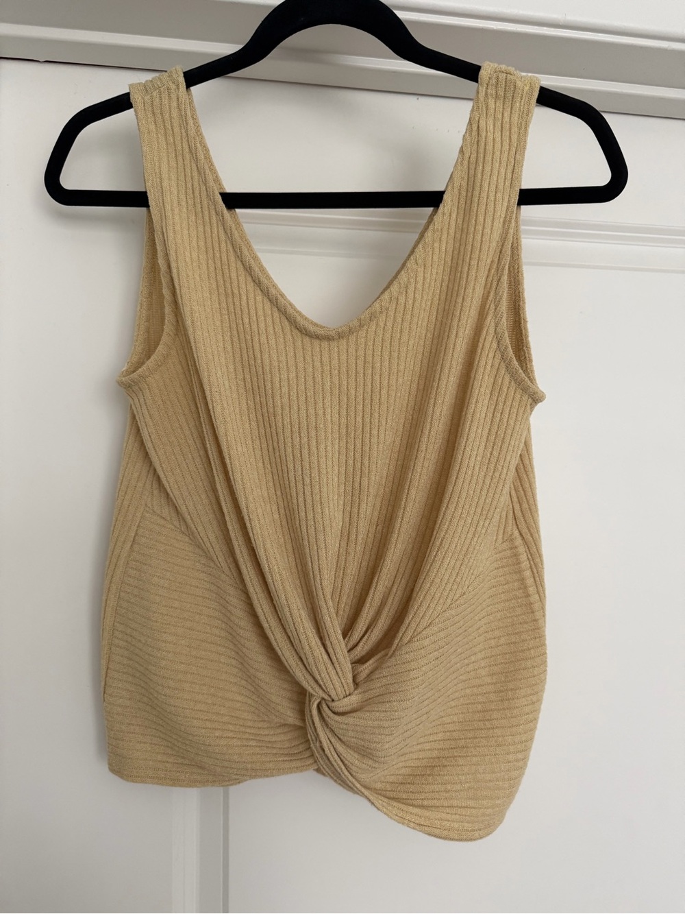 Gilli Ribbed Twist-Front Tank - Size Small - Excellent Condition